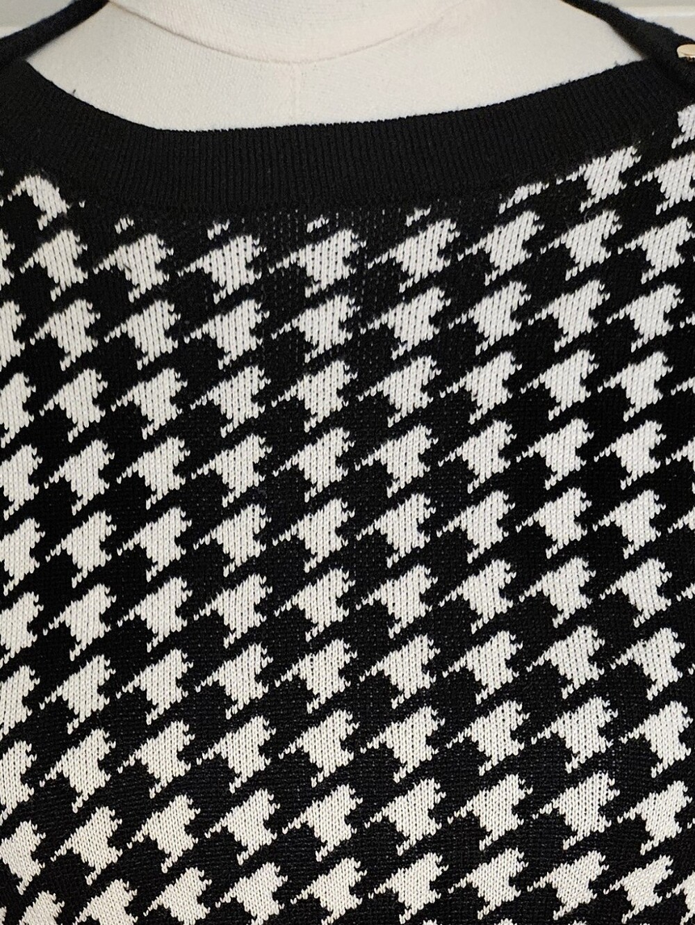 VGT CAROLYN TAYLOR ,HOUNDSTOOTH SHOULDER BUTTON KNIT SWEATER SMALL - Picture 7 of 9